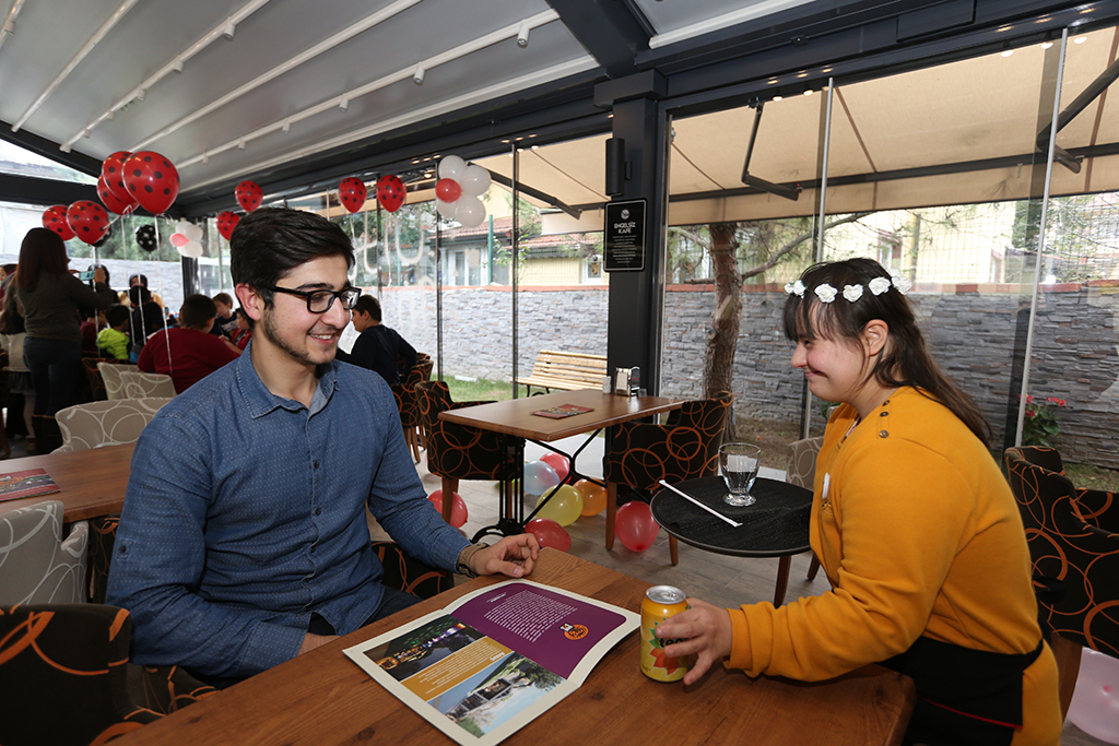 Engelsiz Kafe Nedir, Nerede? 