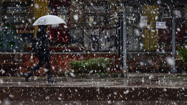 İstanbul'da kar yağışı ne kadar sürecek? İstanbul'da kar nerede yağıyor?