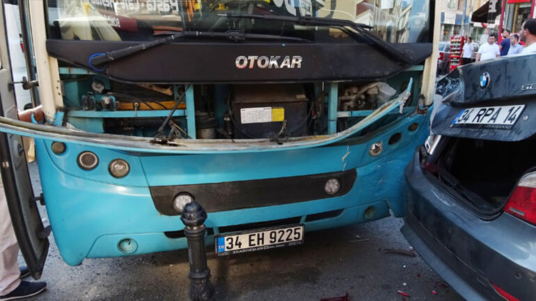 Feci kaza! Hafriyat kamyonu, halk otobüsüne çarptı