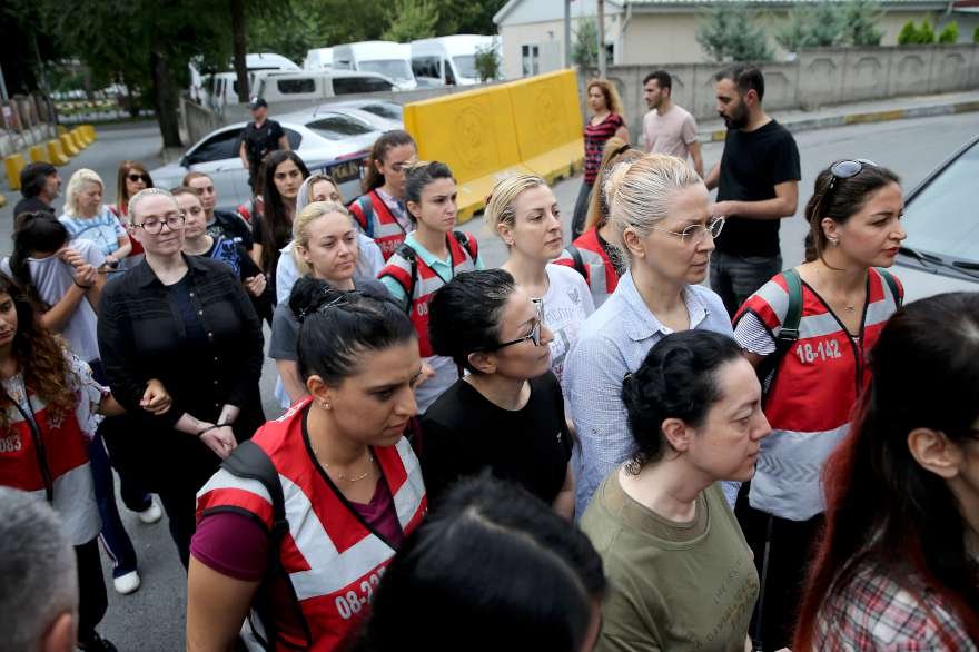 Adnan Oktar ve kedicikleri adliyeye sevk edildi