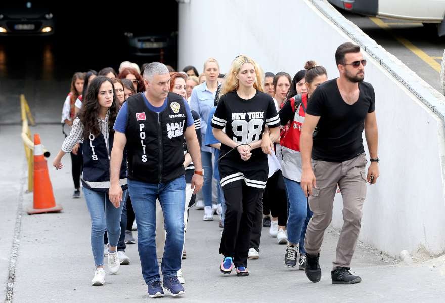 Adnan Oktar ve kedicikleri adliyeye sevk edildi