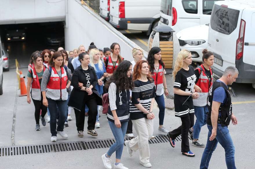 Adnan Oktar ve kedicikleri adliyeye sevk edildi