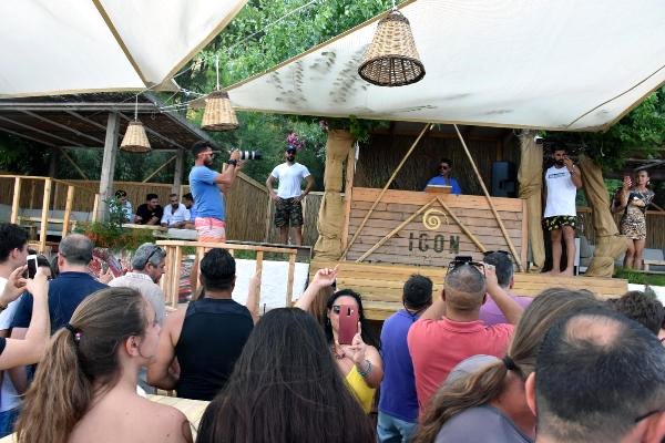 Kerimcan Durmaz'ı sahnede görenler telefona sarıldı!