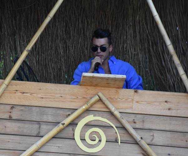 Kerimcan Durmaz'ı sahnede görenler telefona sarıldı!