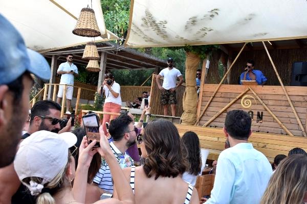 Kerimcan Durmaz'ı sahnede görenler telefona sarıldı!