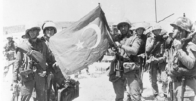 Bülent Ecevit kimdir? Aslen nereli? Neden öldü?