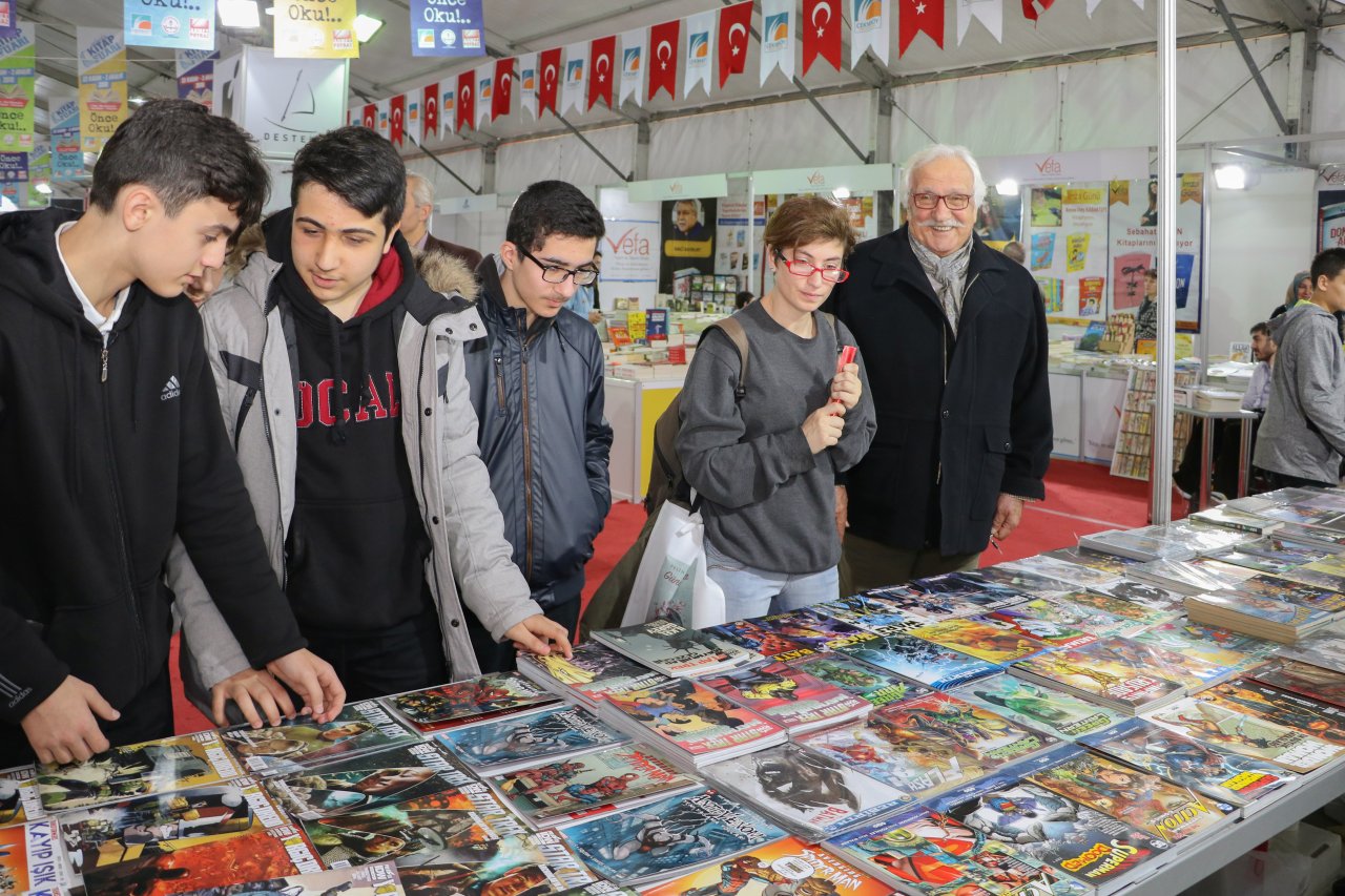 Çekmeköy Belediyesi kitap fuarı ve imza günleri devam ediyor