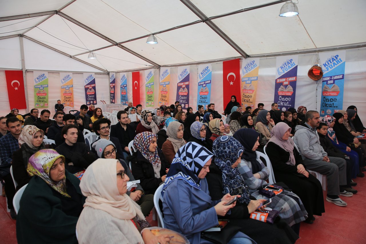 Çekmeköy Belediyesi kitap fuarı ve imza günleri devam ediyor