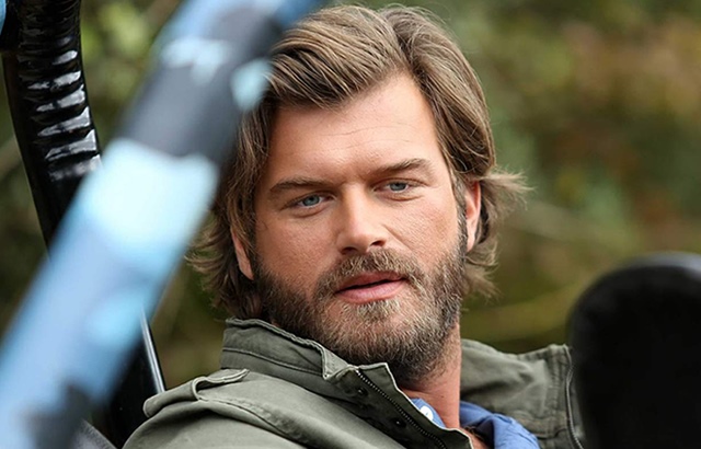 Kıvanç Tatlıtuğ'a şok iddia! Köpeğine işkence mi yaptı?