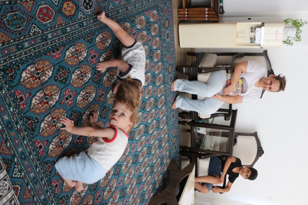 Kafaları yapışık siyam ikizleri 1 yaşına bastı!