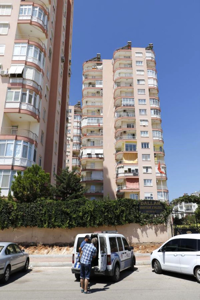 Kızının dolabında birini bulan baba hayatının şokunu yaşadı!