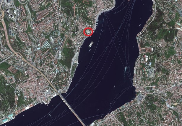 Koç Holding kurulu da belediyeyi de dinlemedi! Ağaçları katledip otel yaptılar...