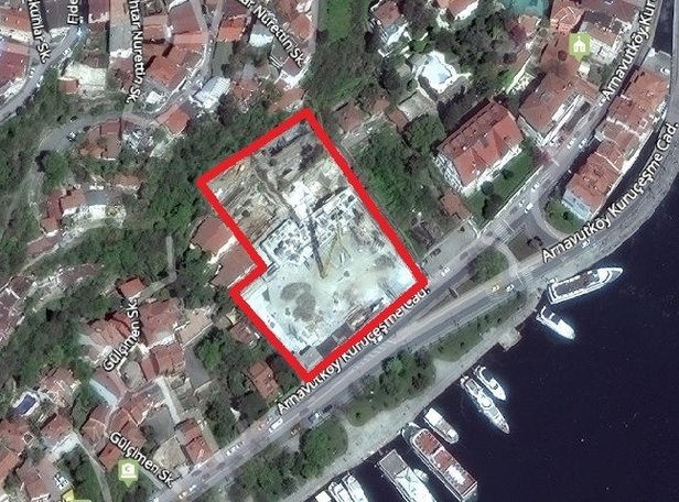 Koç Holding kurulu da belediyeyi de dinlemedi! Ağaçları katledip otel yaptılar...