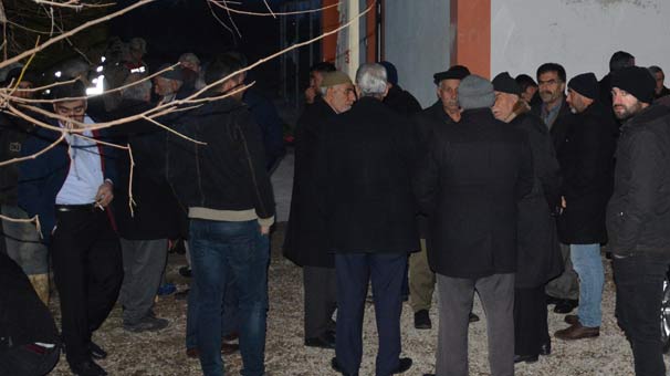 Eşini ve kayınvalidesini av tüfeğiyle öldürdü