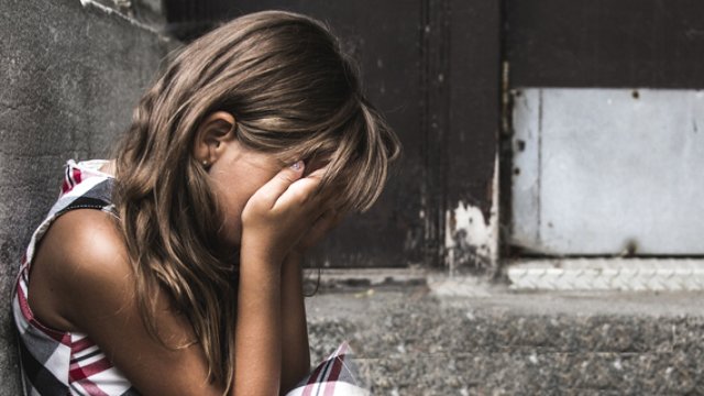 Servis Şöförü Kız Öğrencileri Taciz Etti 