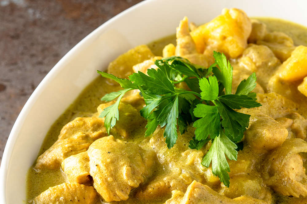 Köri Soslu Tavuk nasıl yapılır? Köri Soslu Tavuk tarifi..