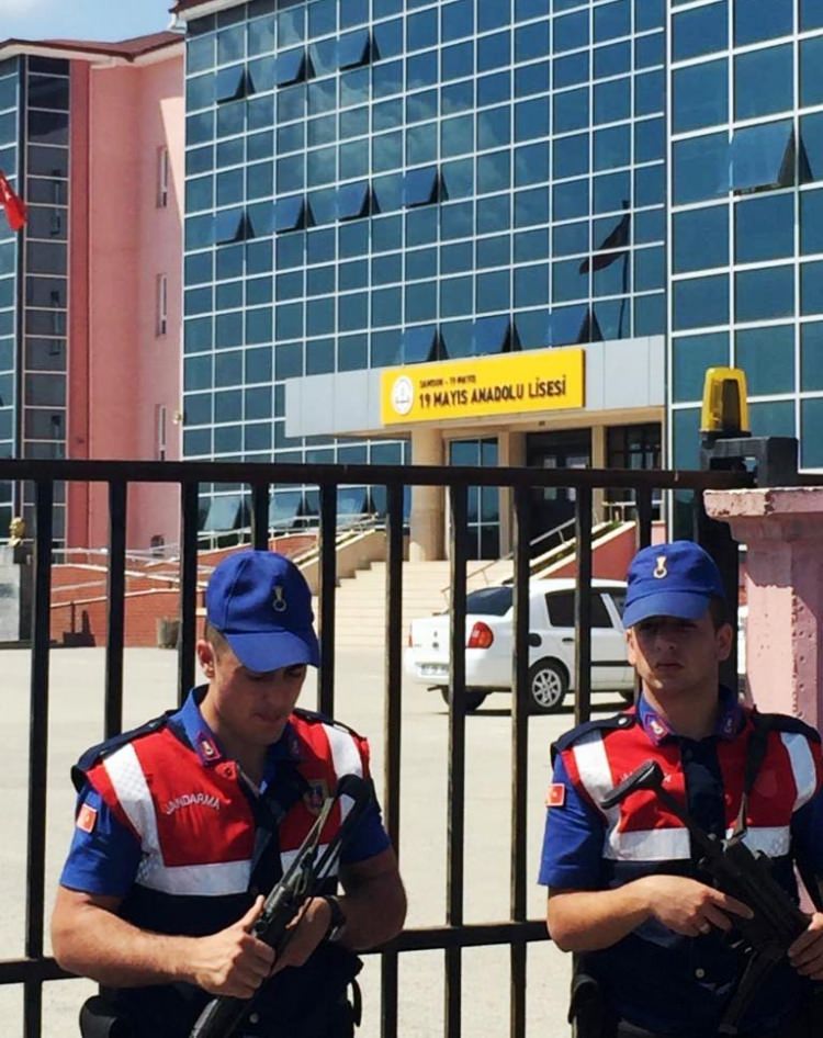 Samsun'da 20 aday yanlış okula gidince sinir krizi geçirdiler