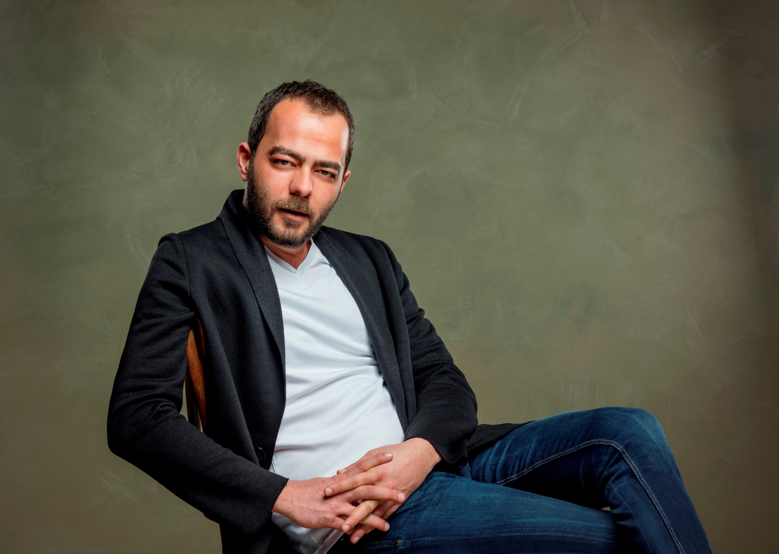 Kerem Fırtına Kimdir, Aslen Nerelidir | Galada Kiminle Öpüştü