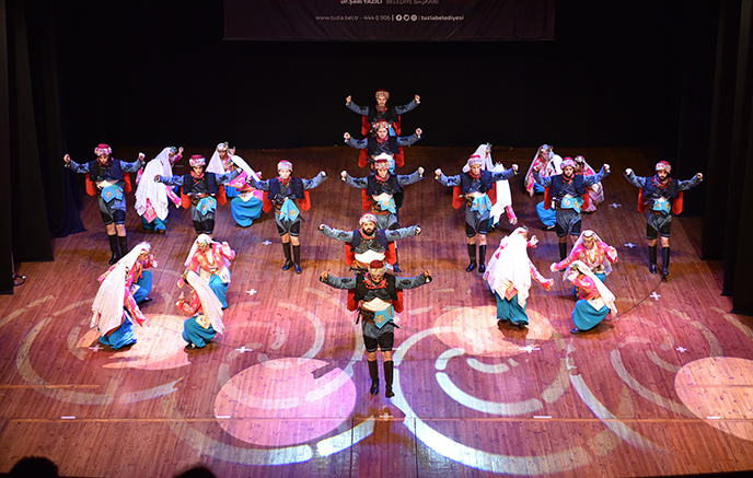 Tuzla’da kültürlerin zenginliği sahnede yaşatıldı