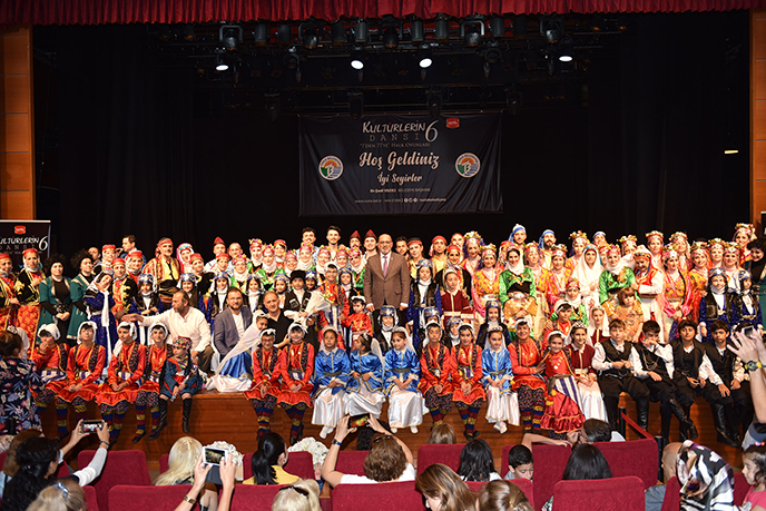 Tuzla’da kültürlerin zenginliği sahnede yaşatıldı