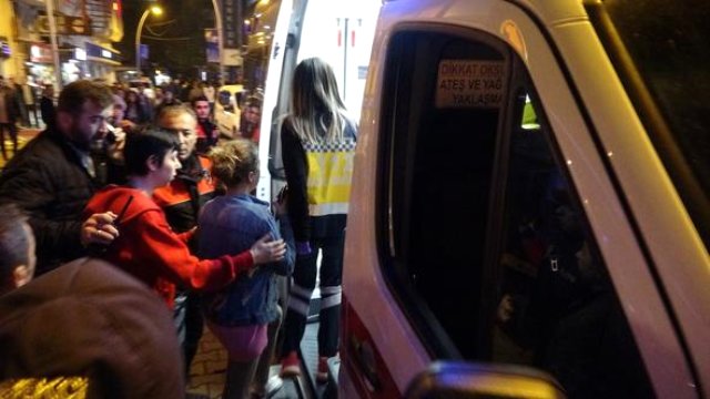 Eski sevgilisini ve arkadaşlarını tutsak eden zanlıyı mahallelinin elinden polis kurtardı