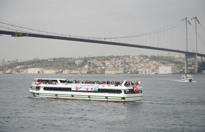 Tuzla Belediyesi Üniversite Sınavlarına Girecek Öğrencilere Boğaz Turu Düzenledi