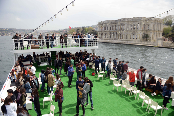 Tuzla Belediyesi Üniversite Sınavlarına Girecek Öğrencilere Boğaz Turu Düzenledi