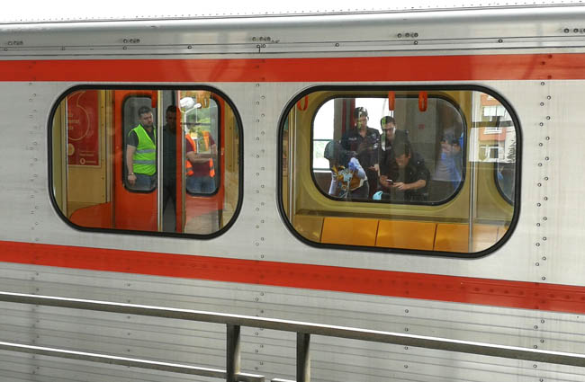 Kimliği belirsiz kişi Ankara metrosunda intihar etti!