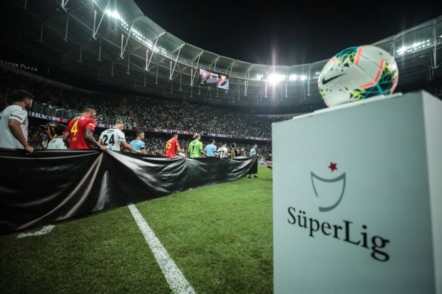 Beşiktaş - Göztepe maçında Emine Bulut için sessiz protesto