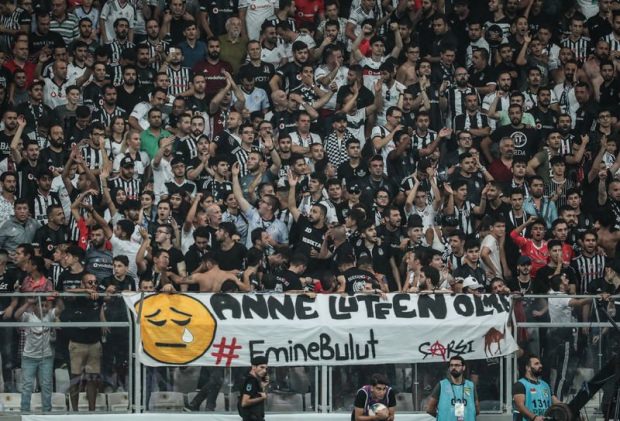 Beşiktaş - Göztepe maçında Emine Bulut için sessiz protesto