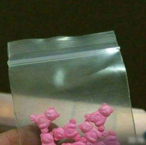 Veliler Dikkat! İlkokul Çıkışında Uyuşturucu Skandalı