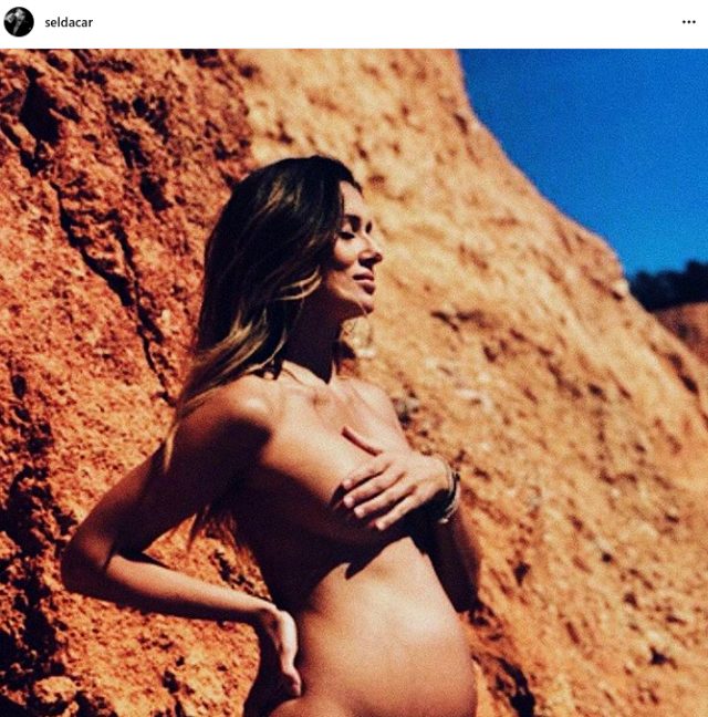 Selda Car, hamileyken çekildiği çıplak fotoğrafını paylaştı