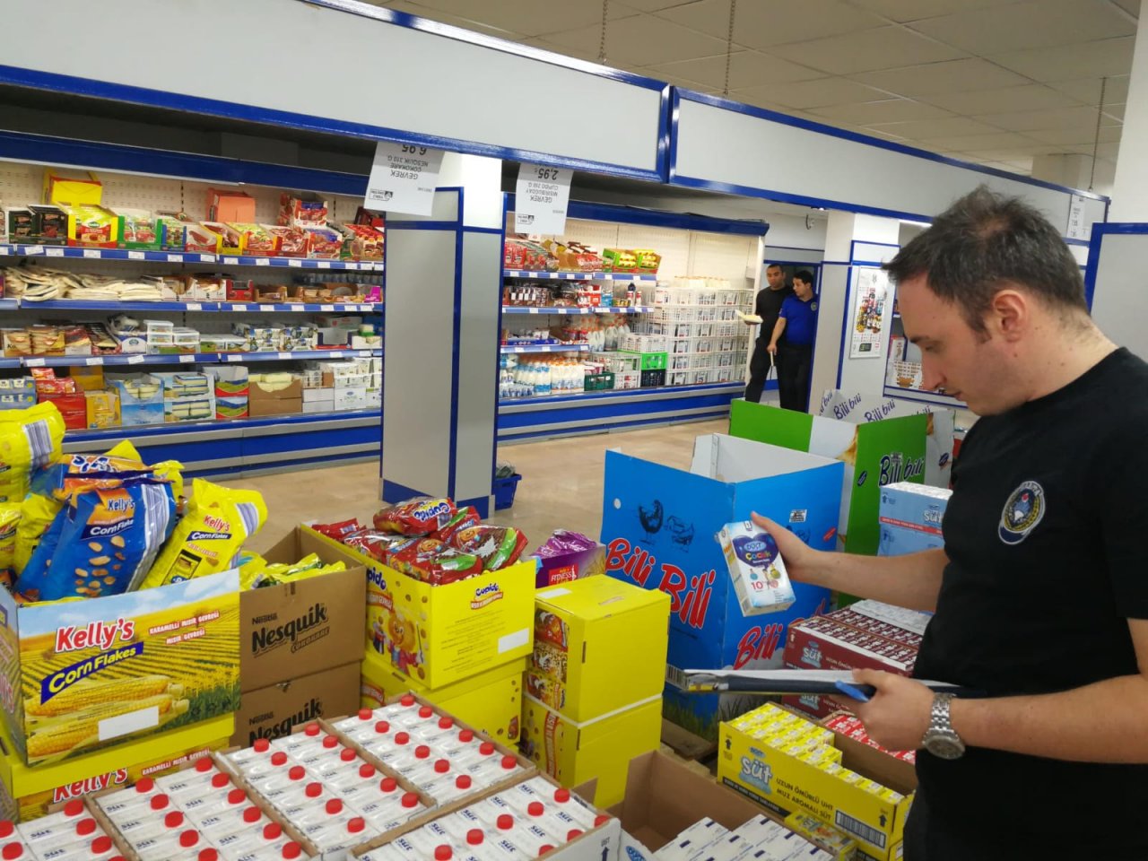 Çekmeköy Belediyesi Zabıta ekipleri market denetiminde!