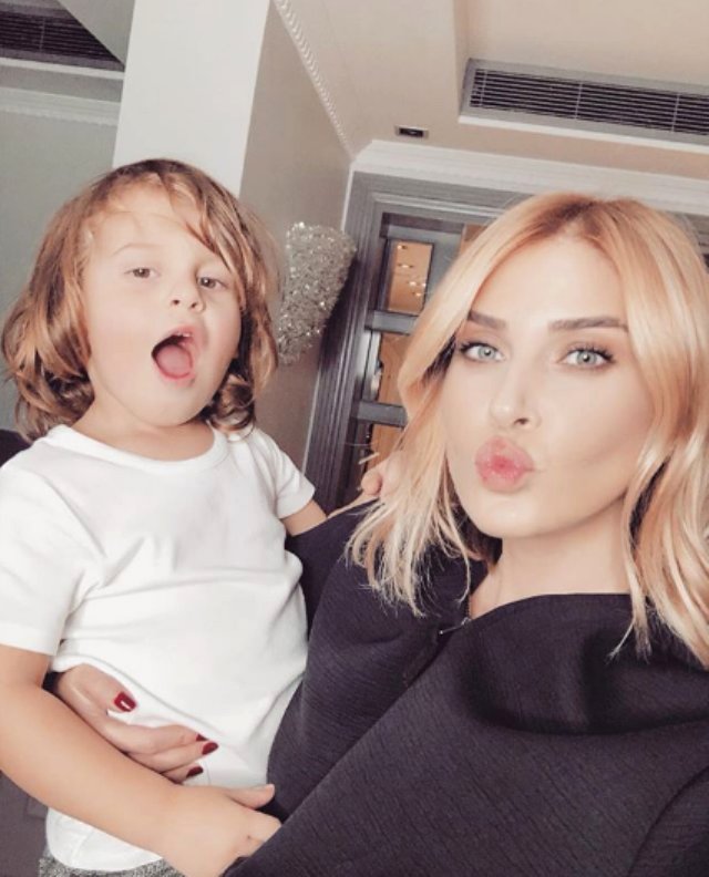 Melis Özşurup, Mustafa Sandal'ın şarkısıyla paylaşım yaptı