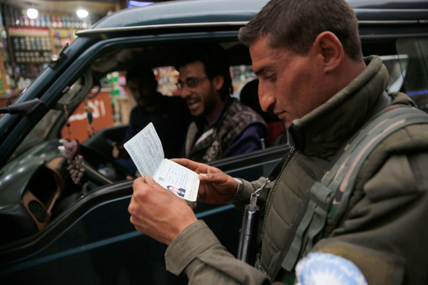 Menbiç'ten Şok Fotoğraflar: ABD Askerleri YPG'lilerle Keşifte