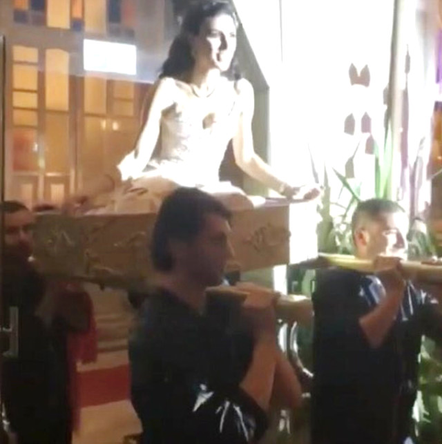 İdil Fıratın kına gecesi tahtına Mert Fırat'tan ilk yorum