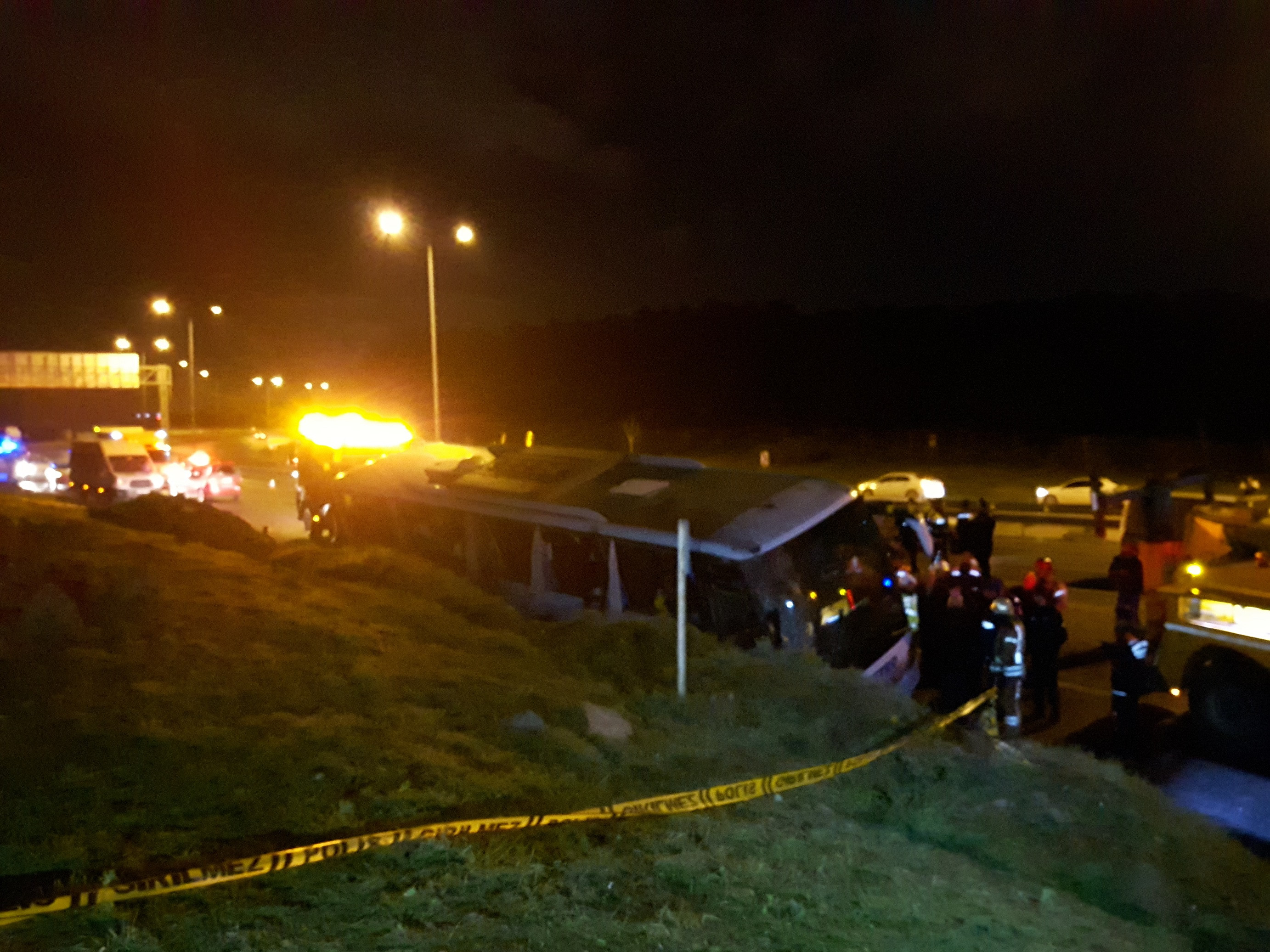 İstanbul'da yolcu otobüsü faciası: Ölü ve yaralılar var!