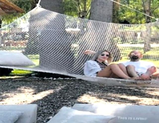 Melis Sütşurup, eski sevgilisine geri döndü