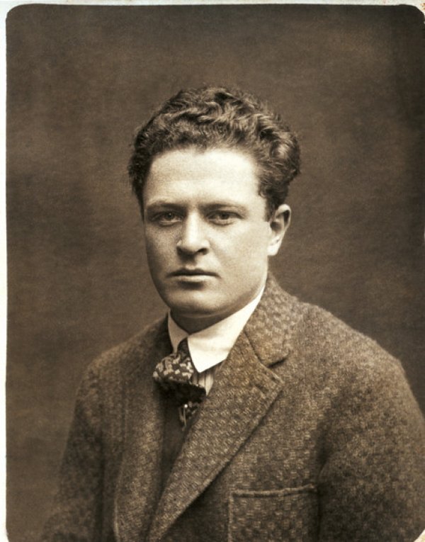 Nazım Hikmet kimdir? Kaç yaşında öldü? Eşleri kimdir? Nazım Hikmet kimlerle aşk yaşadı? 