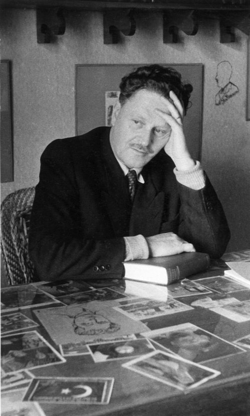 Nazım Hikmet kimdir? Kaç yaşında öldü? Eşleri kimdir? Nazım Hikmet kimlerle aşk yaşadı? 