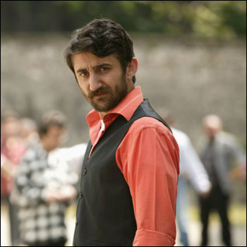  Çukur dizisinin Cumali'si Necip Memilli kimdir? Aslen nerelidir? Kaç yaşındadır