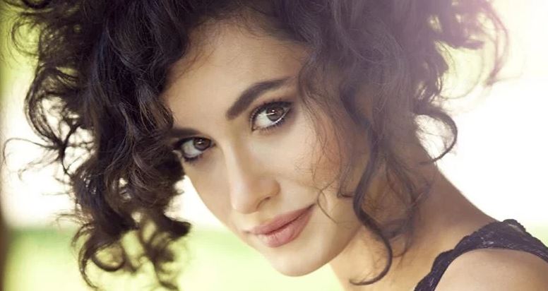 Hande Doğandemir, kendi fotoğrafını kullanan Show Tv'ye dava açtı