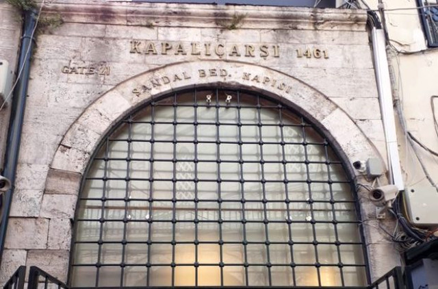 Nusr-et'in Kapalıçarşı'ya astığı tabela indirildi