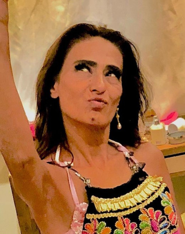 Yıldız Tilbe'nin iç çamaşırlı pozları sosyal medyada olay oldu