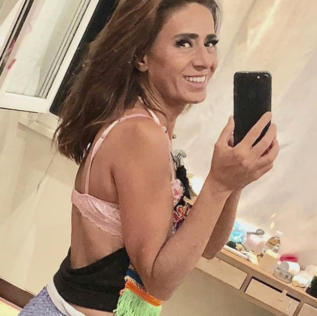 Yıldız Tilbe'nin iç çamaşırlı pozları sosyal medyada olay oldu