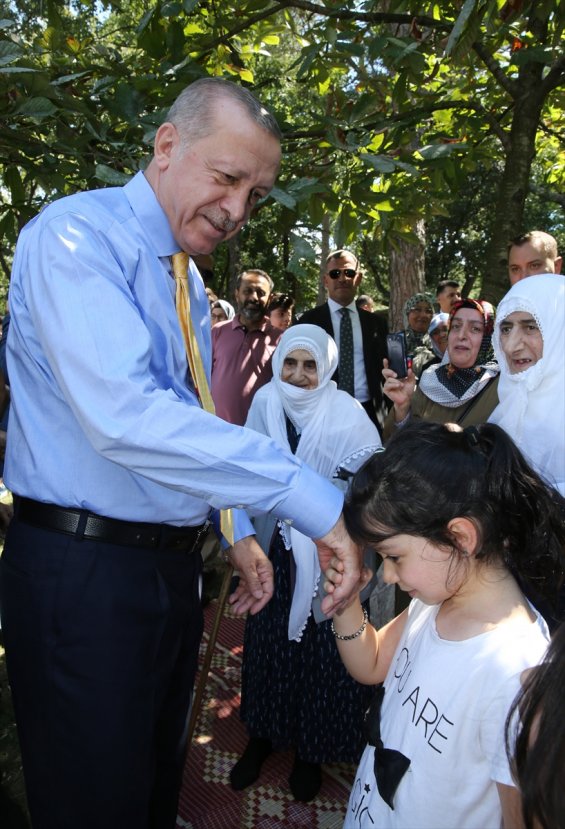 Başkan Erdoğan Çamlıca'da vatandaşlarla buluştu