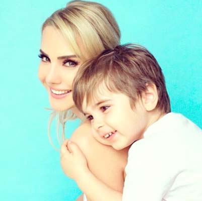 Ece Erken sinir krizi geçirdi! Oğlu banyodayken duşa kabin patladı!