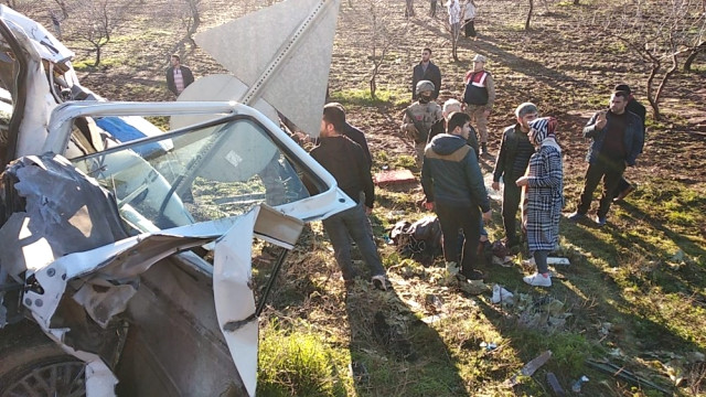Şanlıurfada öğrenci servisi ve işçi servisi çarpıştı