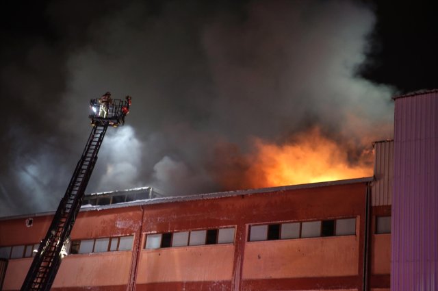 SON DAKİKA... İstanbul'da fabrika yangını! Çok sayıda ölü ve yaralı var...