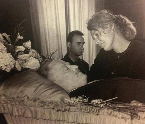 Nazım Hikmet kimdir? Kaç yaşında öldü? Eşleri kimdir? Nazım Hikmet kimlerle aşk yaşadı? 